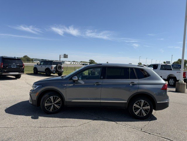 Used 2024 Volkswagen Tiguan Wolfsburg Edition AWD/4WD image 6