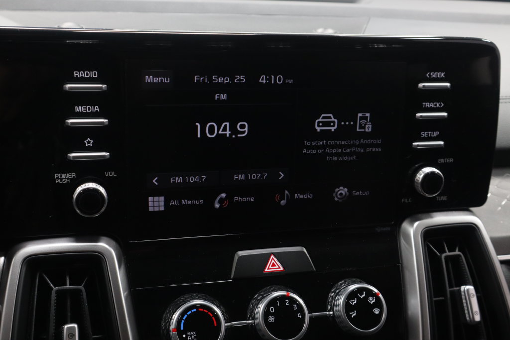 Used 2023 Kia Sorento LX FWD image 2