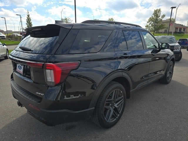 Certified 2025 Ford Explorer ST-Line w/ ST-Line Street Pack image 4