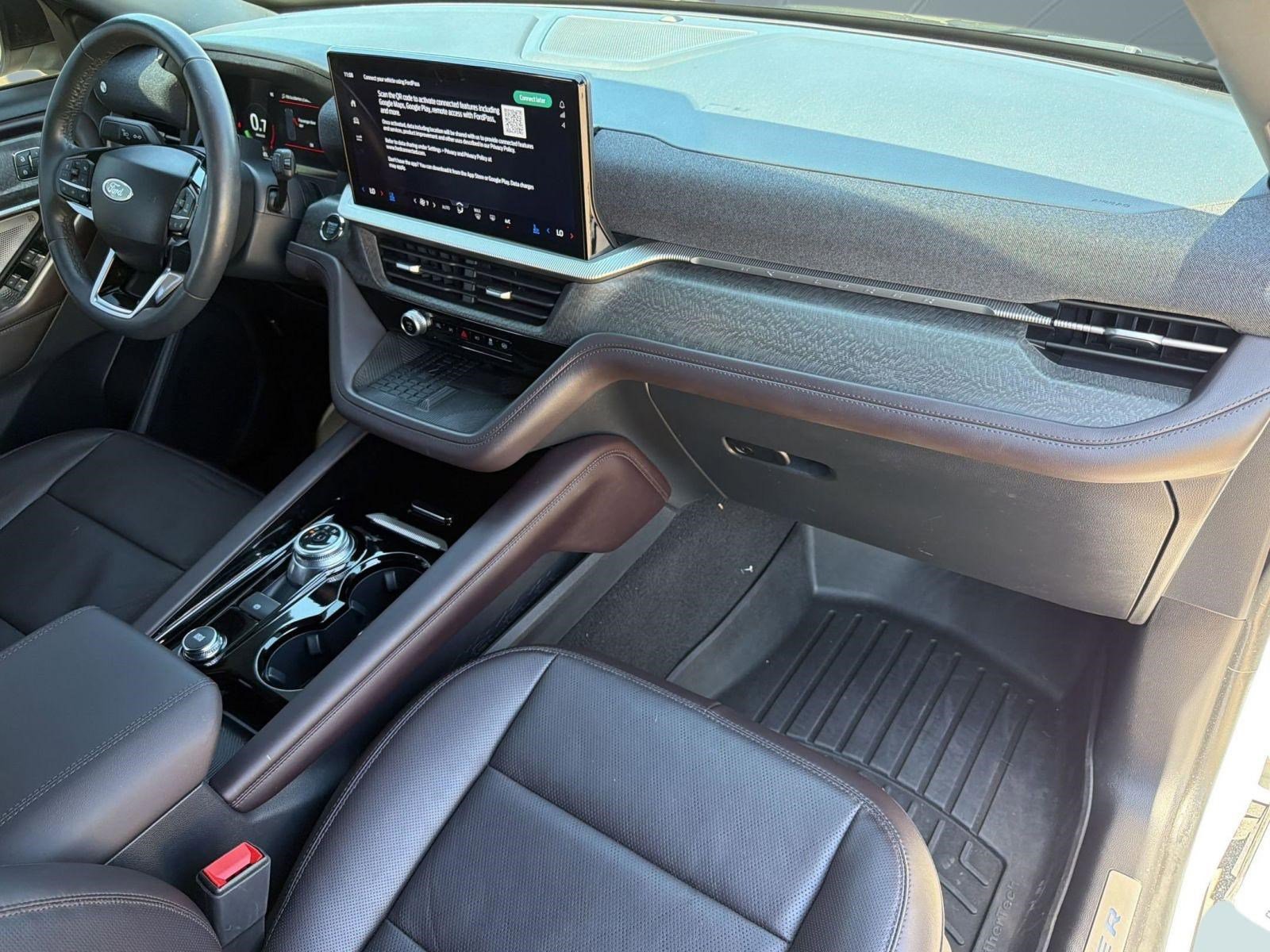 Certified 2025 Ford Explorer Platinum RWD image 27