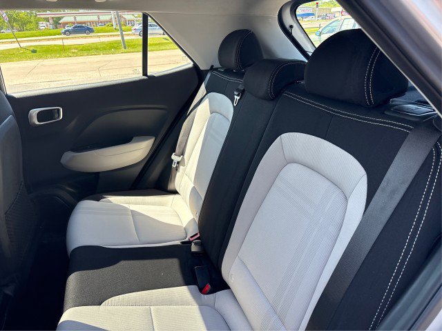 Used 2025 Hyundai Venue SEL FWD image 10