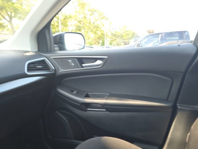 Certified 2022 Ford Edge SE w/ Black Appearance Package AWD/4WD image 13