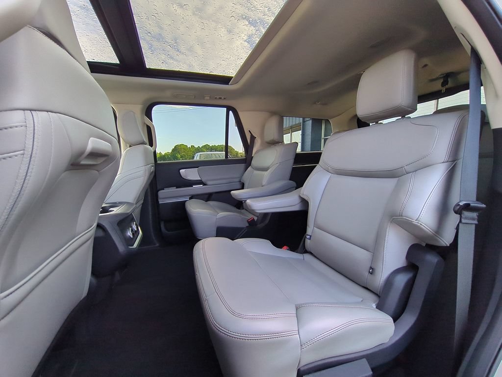 Certified 2025 Ford Expedition Active AWD/4WD image 28