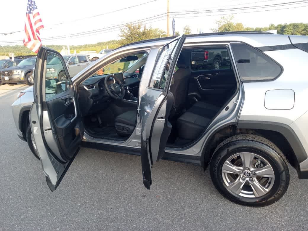 Used 2023 Toyota RAV4 XLE AWD/4WD image 24