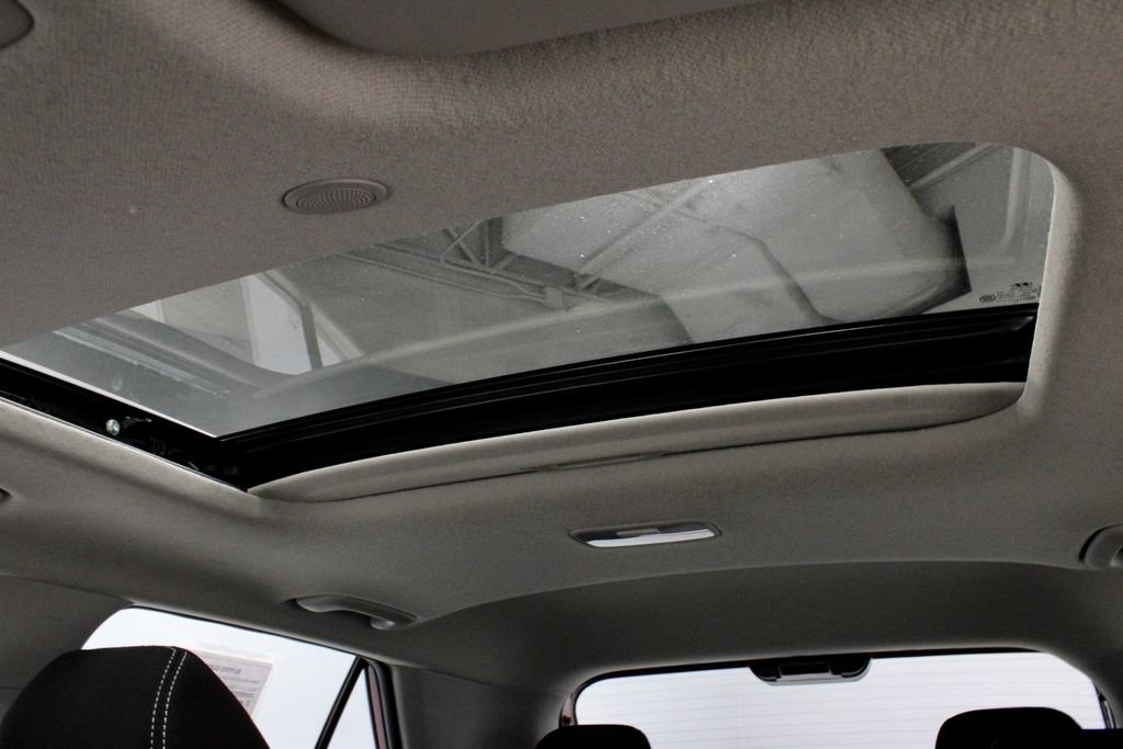 Used 2025 Hyundai Venue SEL FWD image 32