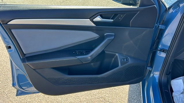 Used 2025 Volkswagen Jetta SE image 16