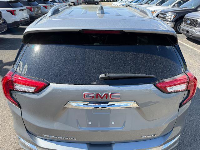 Used 2024 GMC Terrain Denali w/ Denali Premium Package AWD/4WD image 6