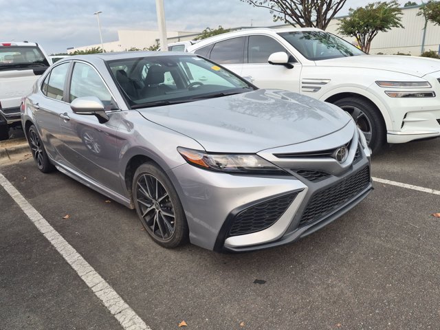 Used 2024 Toyota Camry SE FWD image 2