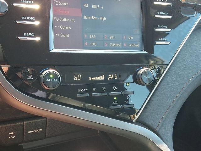 Used 2018 Toyota Camry XLE FWD image 16