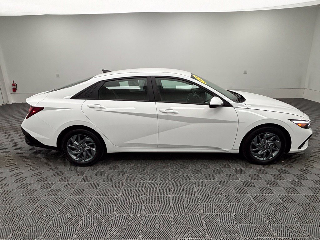 Used 2024 Hyundai Elantra SEL FWD image 7