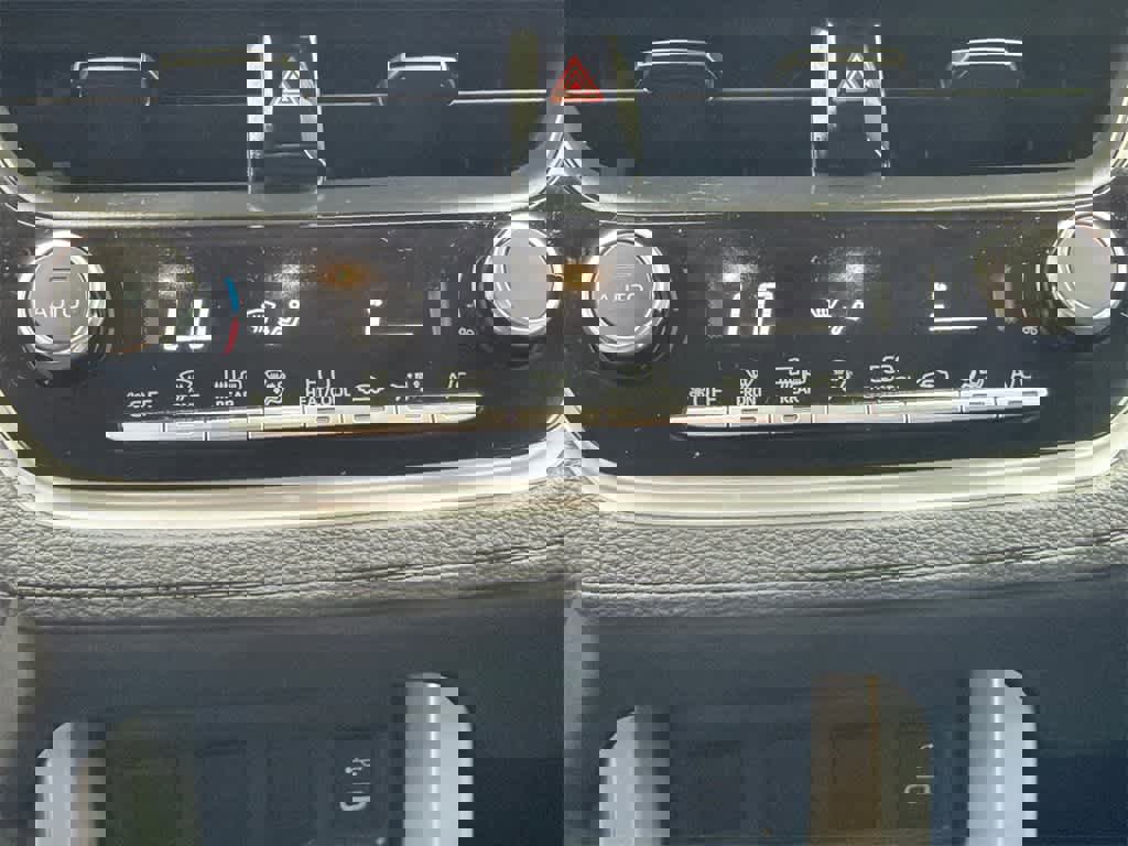 Used 2024 Toyota Corolla Cross LE image 28