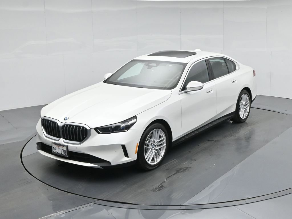 Used 2025 BMW 530i xDrive w/ Premium Package image 40
