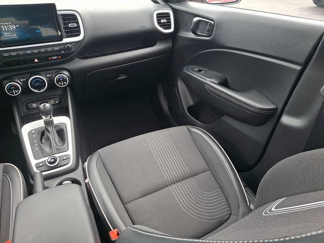 Used 2023 Hyundai Venue Limited FWD image 19