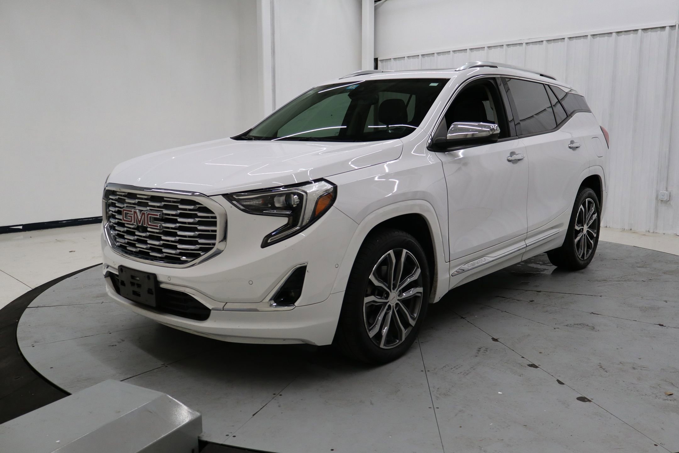 Used 2019 GMC Terrain Denali w/ Advanced Safety Package image 10