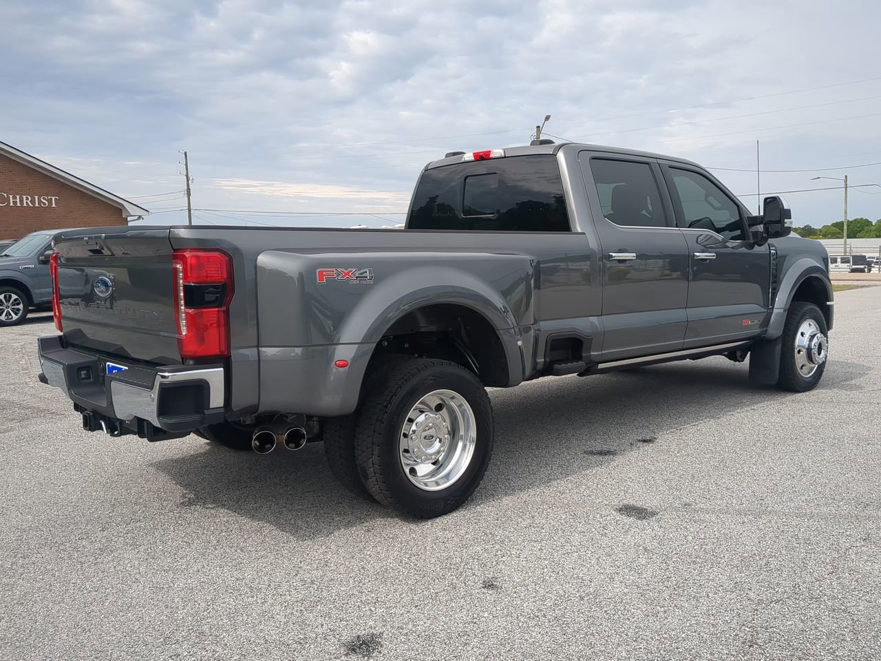 Certified 2025 Ford F450 Lariat w/ Lariat Ultimate Package AWD/4WD image 3