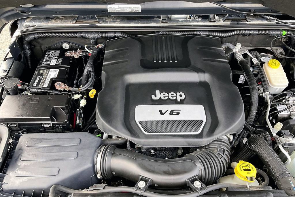 Used 2017 Jeep Wrangler Unlimited Sahara AWD/4WD image 9