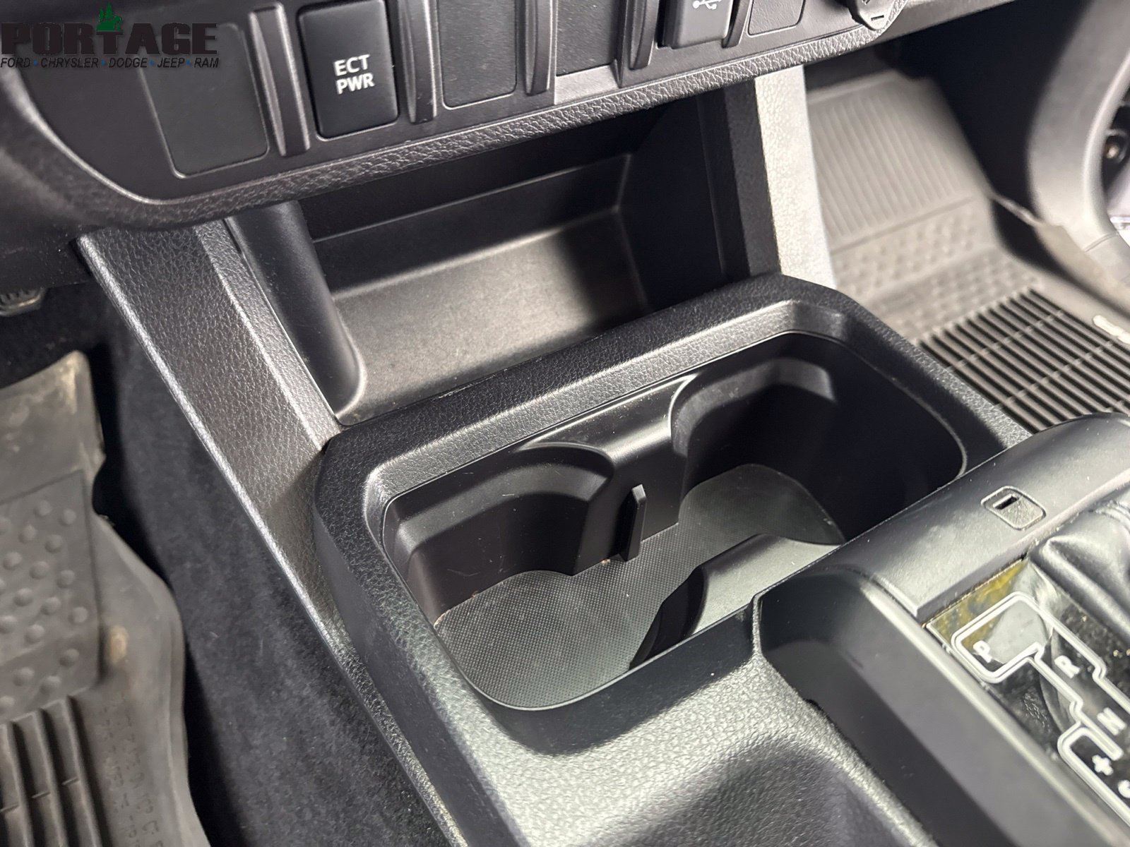 Used 2020 Toyota Tacoma SR5 AWD/4WD image 18