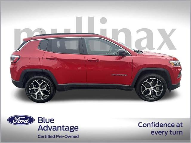 Used 2024 Jeep Compass Latitude image 2