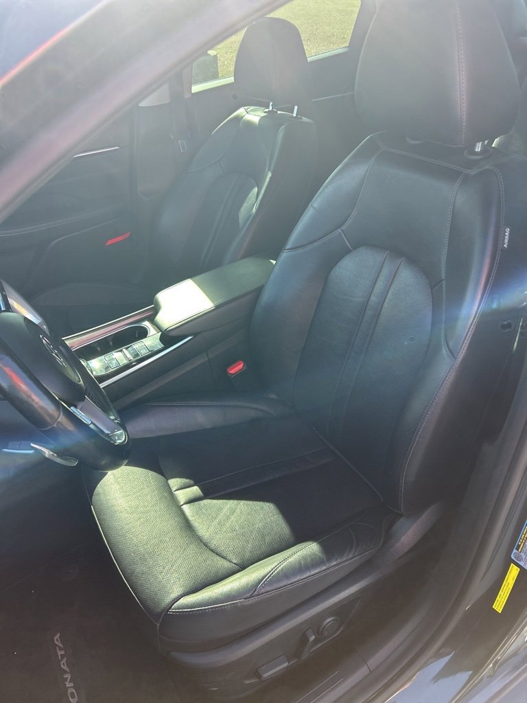 Used 2021 Hyundai Sonata Limited w/ Preferred Accessory Package image 4