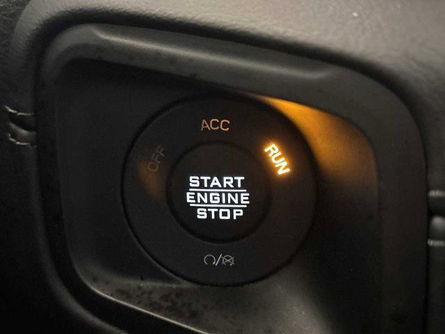 Used 2025 Jeep Wrangler Unlimited Sahara w/ Safety Group AWD/4WD image 15
