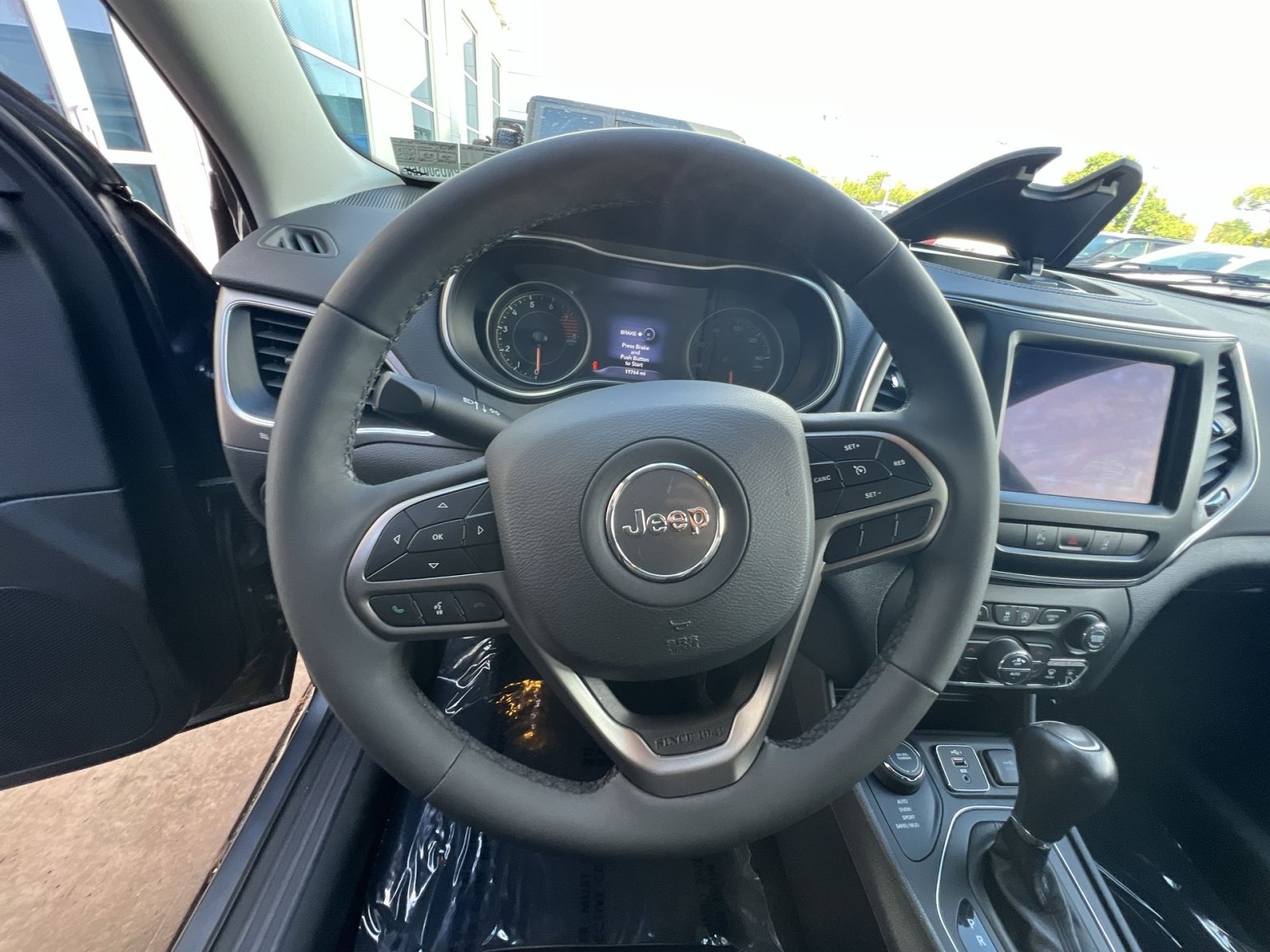 Used 2022 Jeep Cherokee Latitude Lux w/ Sun & Sound Group AWD/4WD image 24