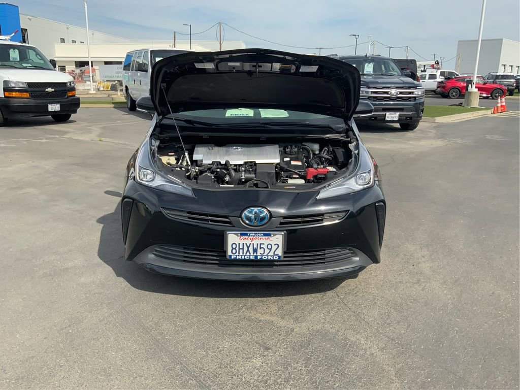 Used 2019 Toyota Prius L Eco w/ Carpet Mat Package image 11
