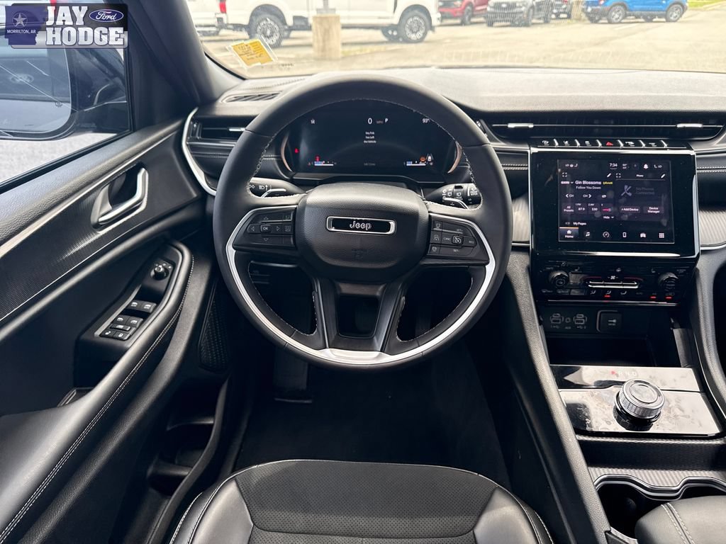 Used 2025 Jeep Grand Cherokee Altitude RWD image 29