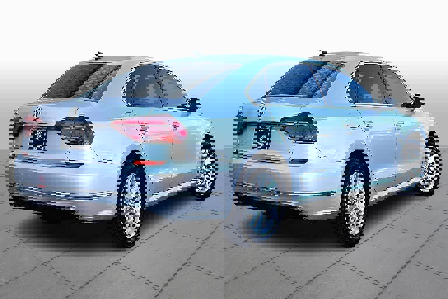 Used 2018 Volkswagen Passat 2.0T SE image 3