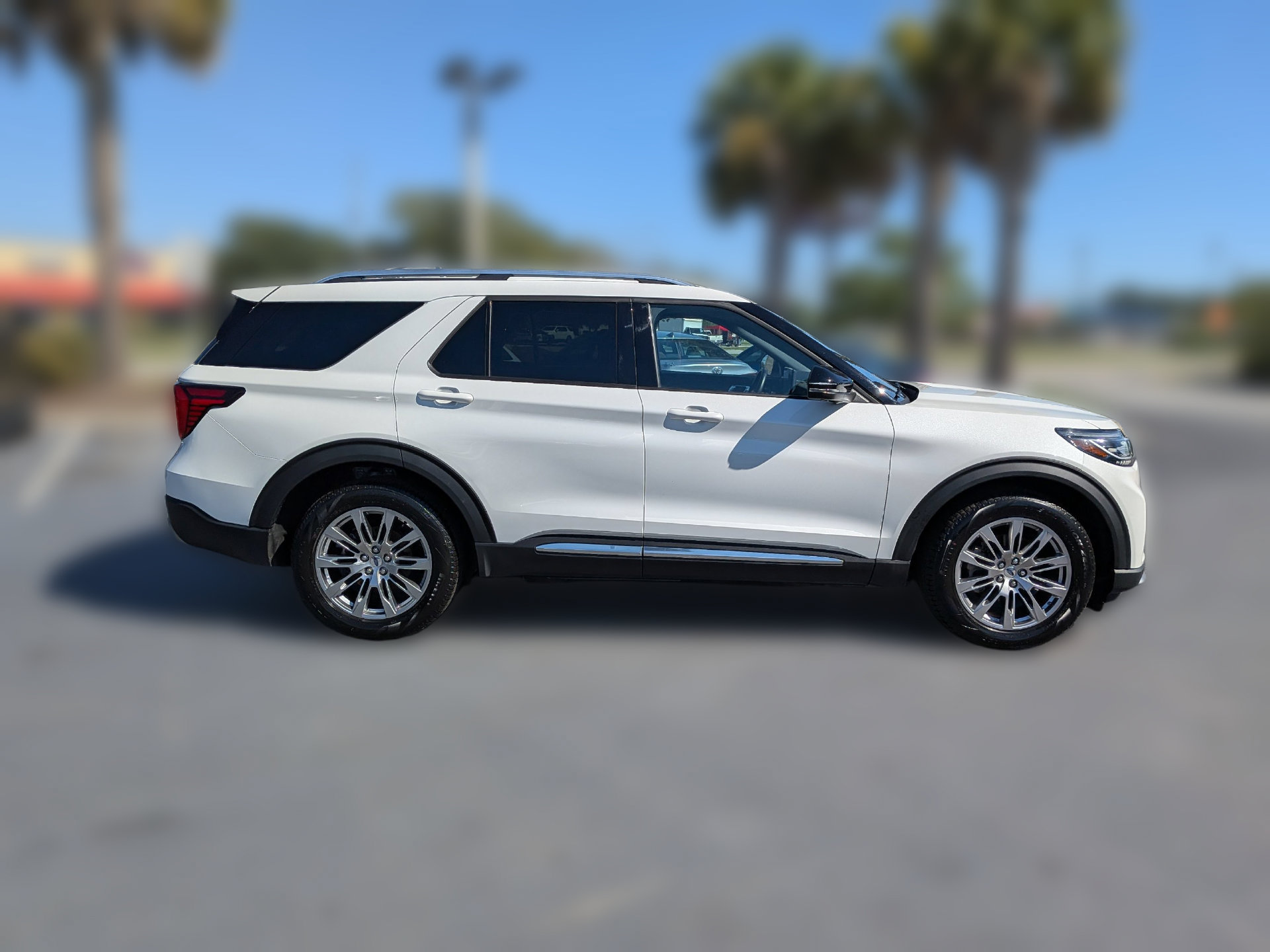 Certified 2025 Ford Explorer Platinum AWD/4WD image 3