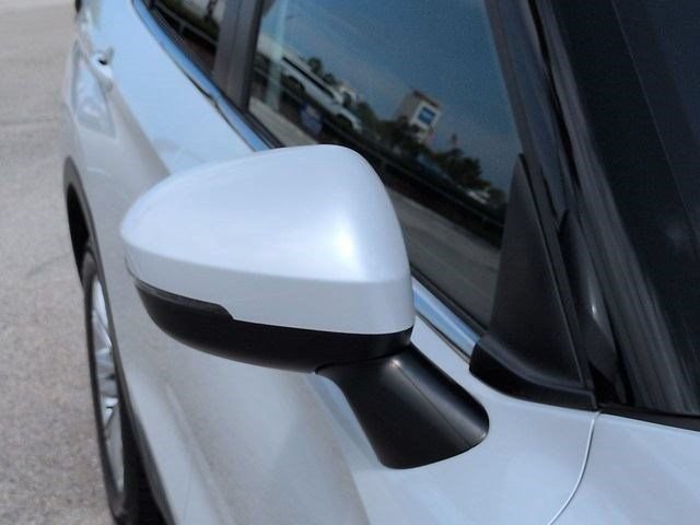 Used 2023 Mitsubishi Outlander ES FWD image 11
