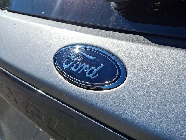 Certified 2022 Ford Explorer XLT w/ Equipment Group 202A AWD/4WD image 15
