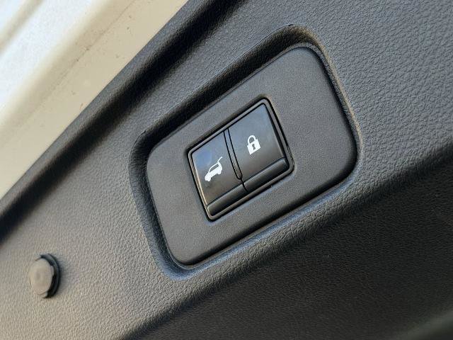 Used 2023 Nissan Pathfinder Platinum image 10