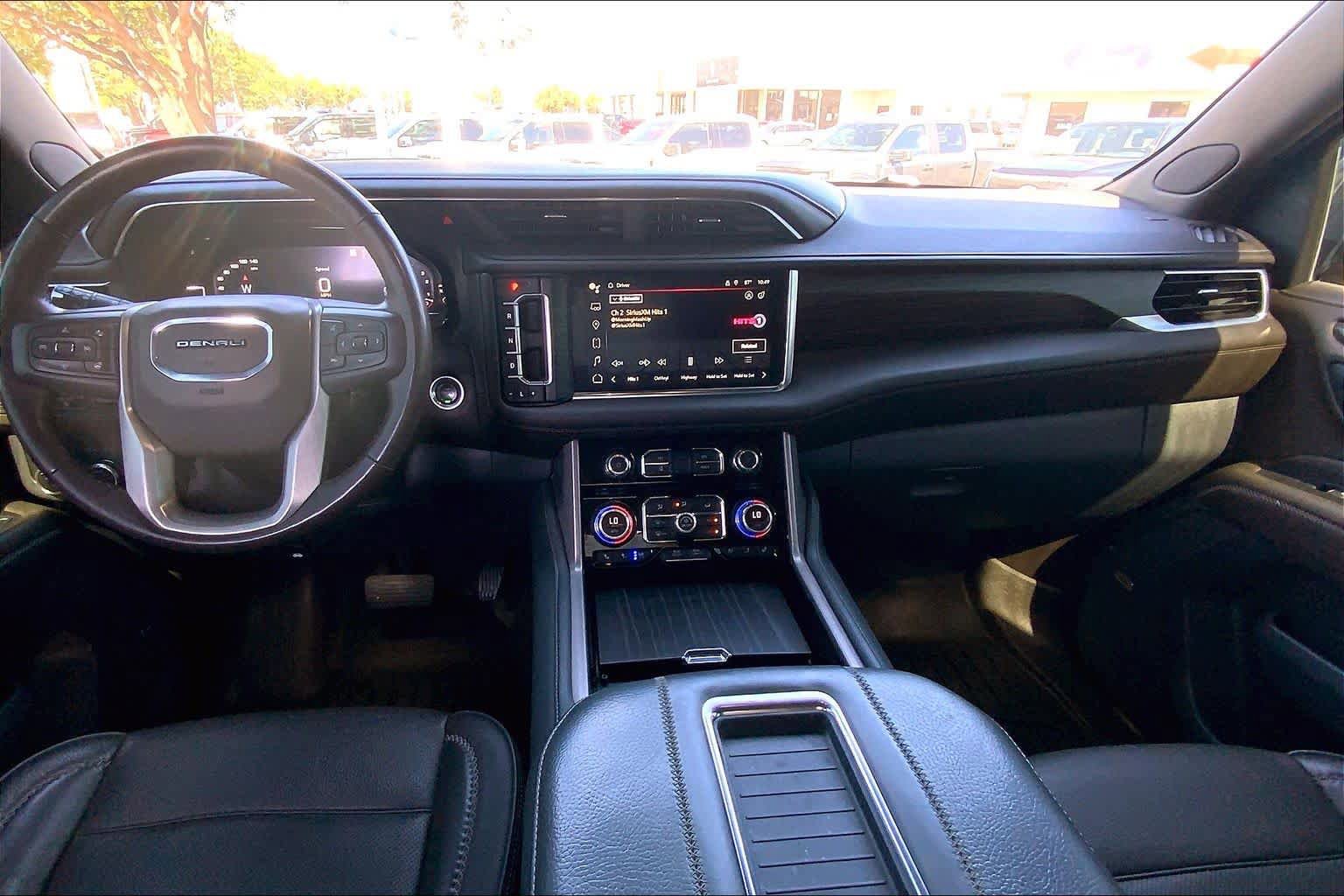 Used 2022 GMC Yukon XL Denali AWD/4WD image 16