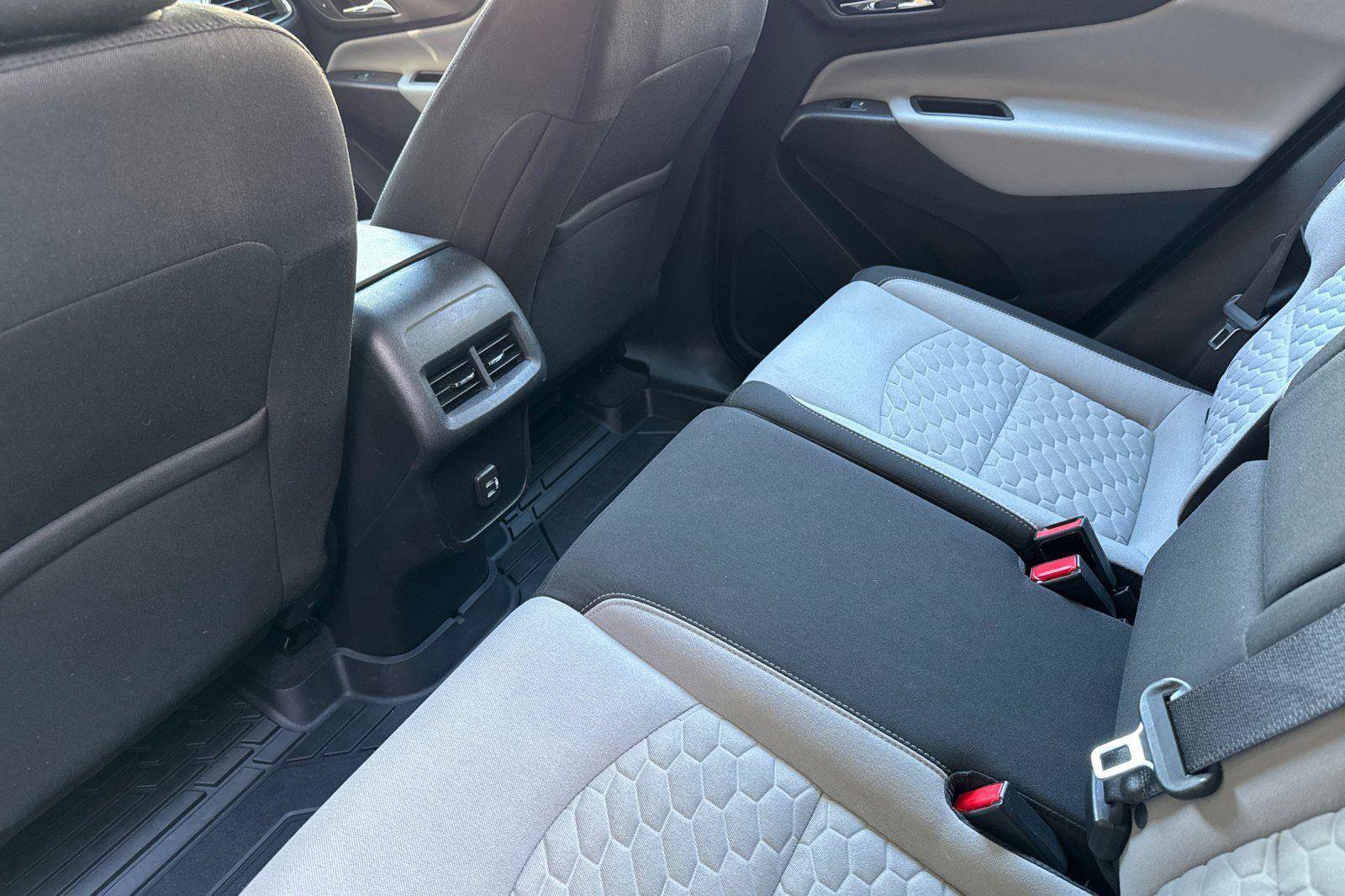 Used 2020 Chevrolet Equinox LS image 12