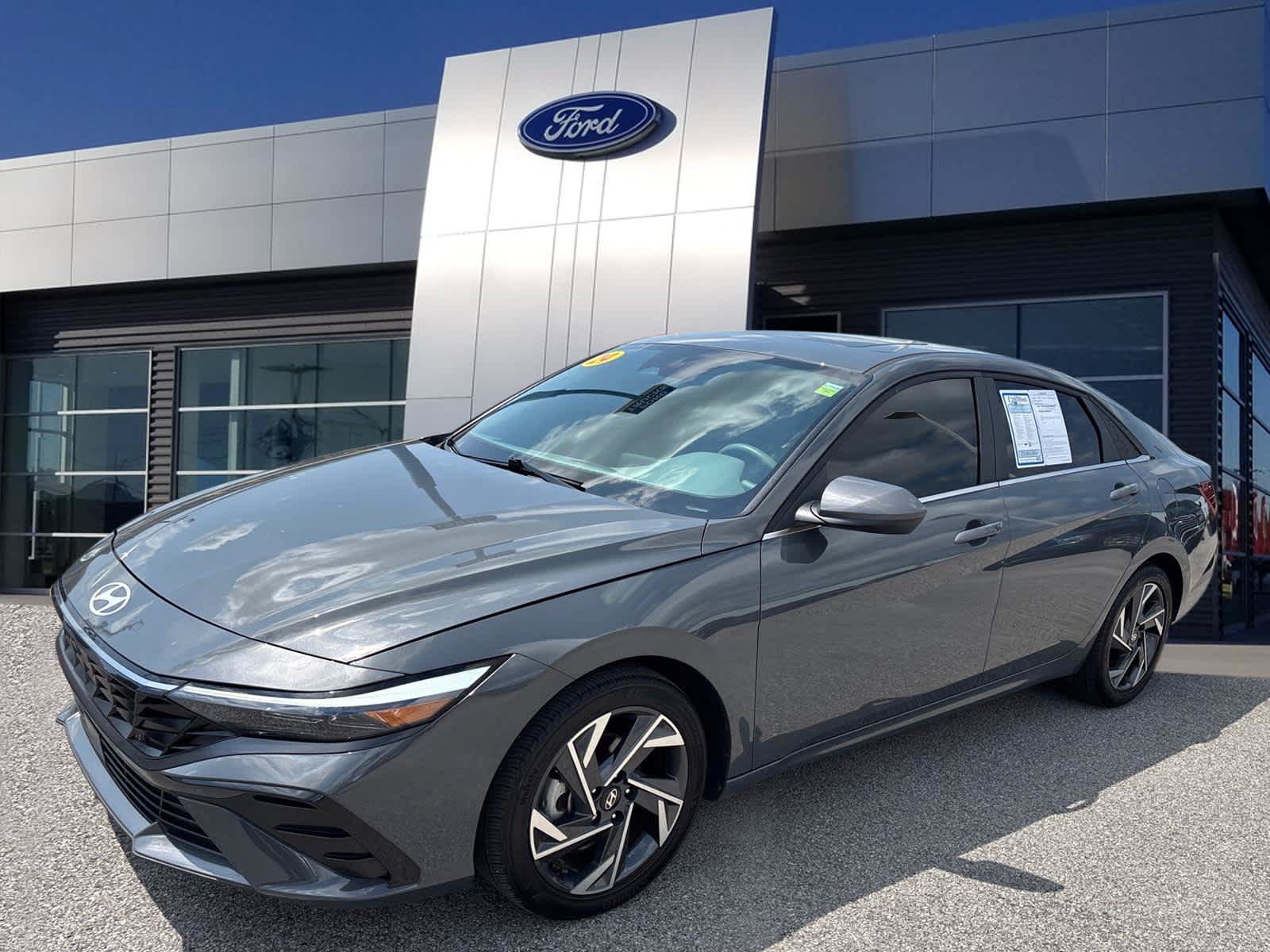 Used 2024 Hyundai Elantra SEL w/ Convenience Package FWD image 4