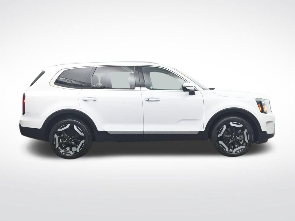 Used 2025 Kia Telluride S FWD image 4
