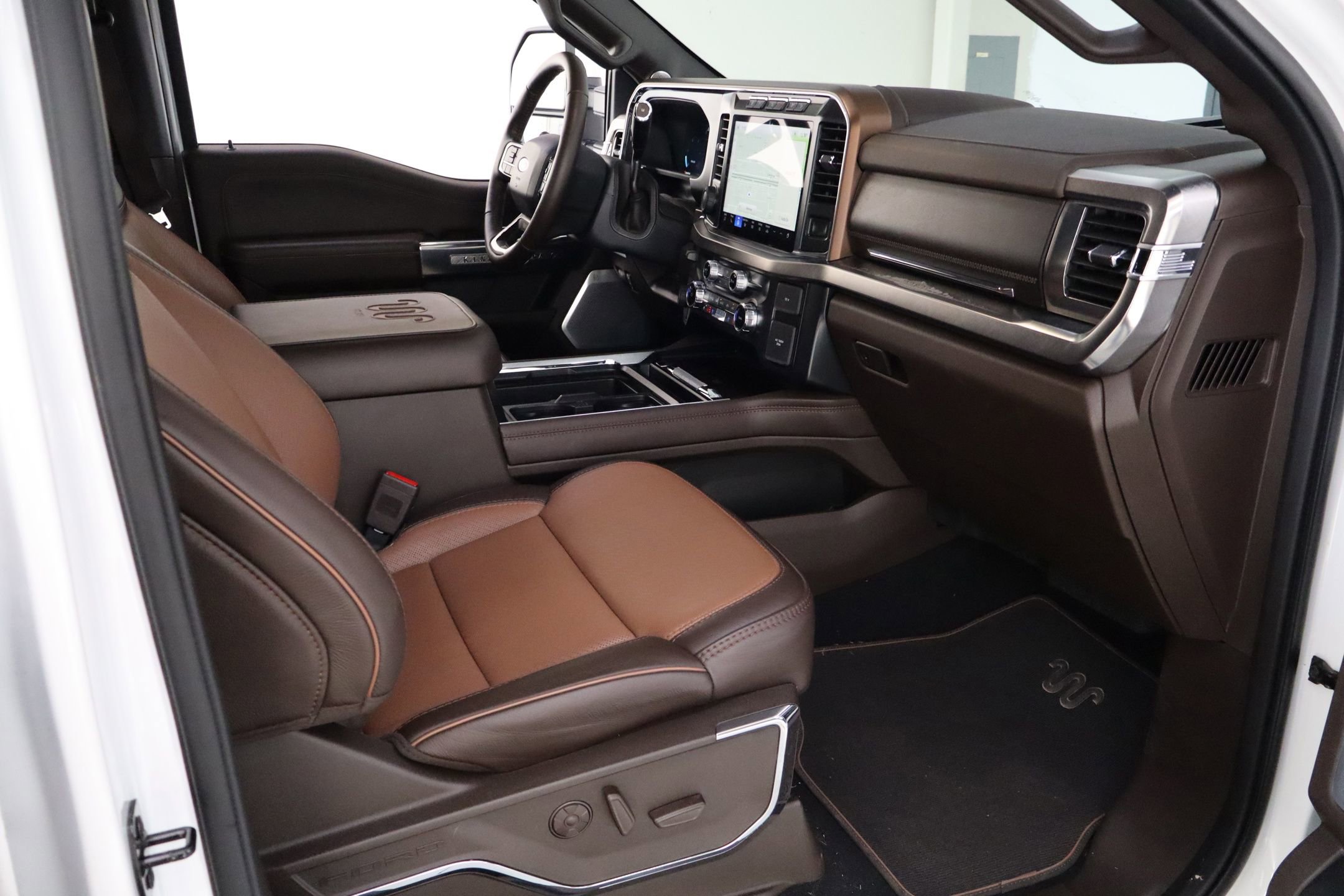 Certified 2024 Ford F250 King Ranch w/ Chrome Package image 32