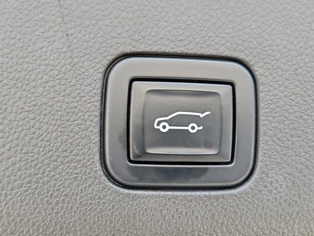 Used 2022 Chevrolet Tahoe RST w/ Luxury Package RWD image 14