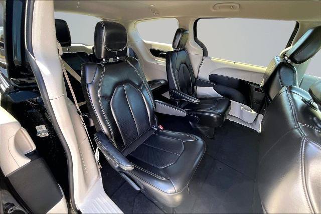 Used 2023 Chrysler Pacifica Touring-L FWD image 26