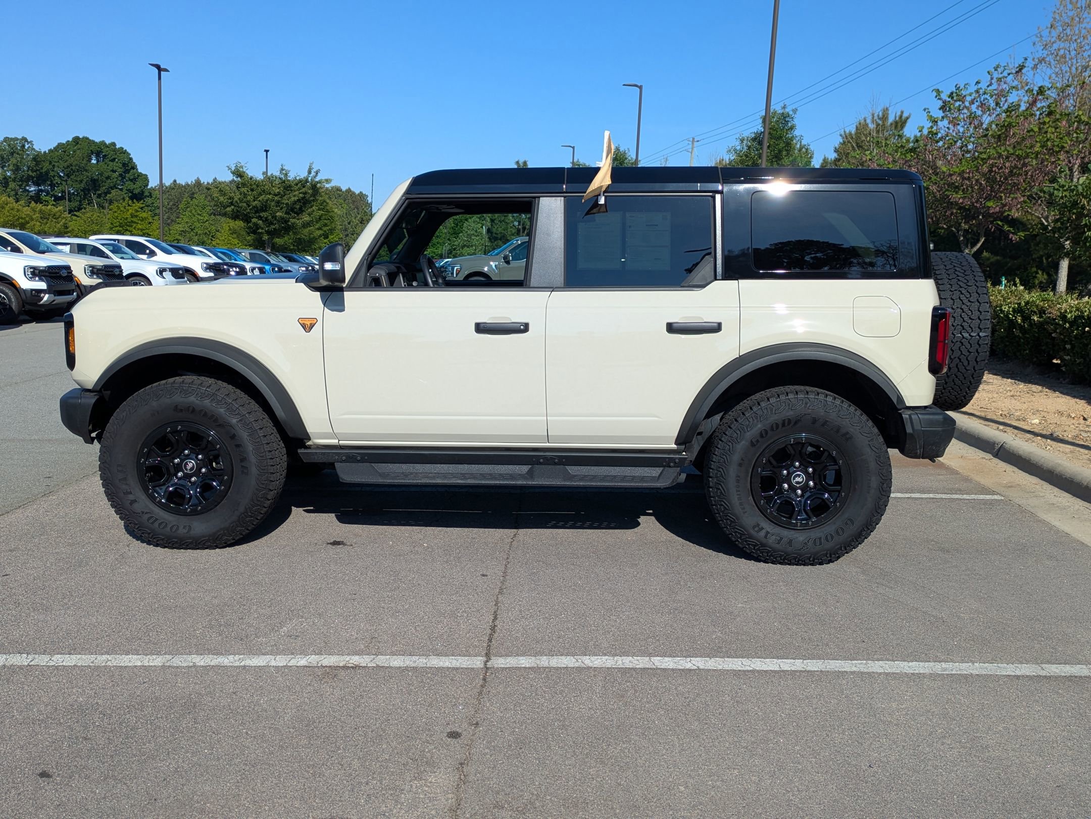 Certified 2025 Ford Bronco Badlands AWD/4WD image 7