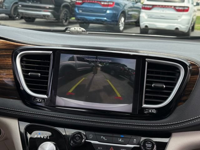Used 2023 Chrysler Pacifica Limited FWD image 4