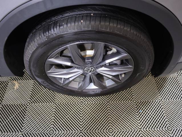 Used 2022 Volkswagen Tiguan SE AWD/4WD image 39