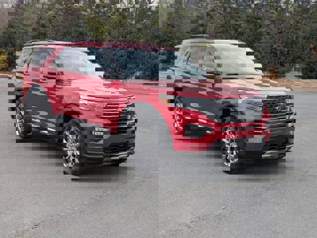 Certified 2022 Ford Explorer XLT w/ Equipment Group 202A image 8