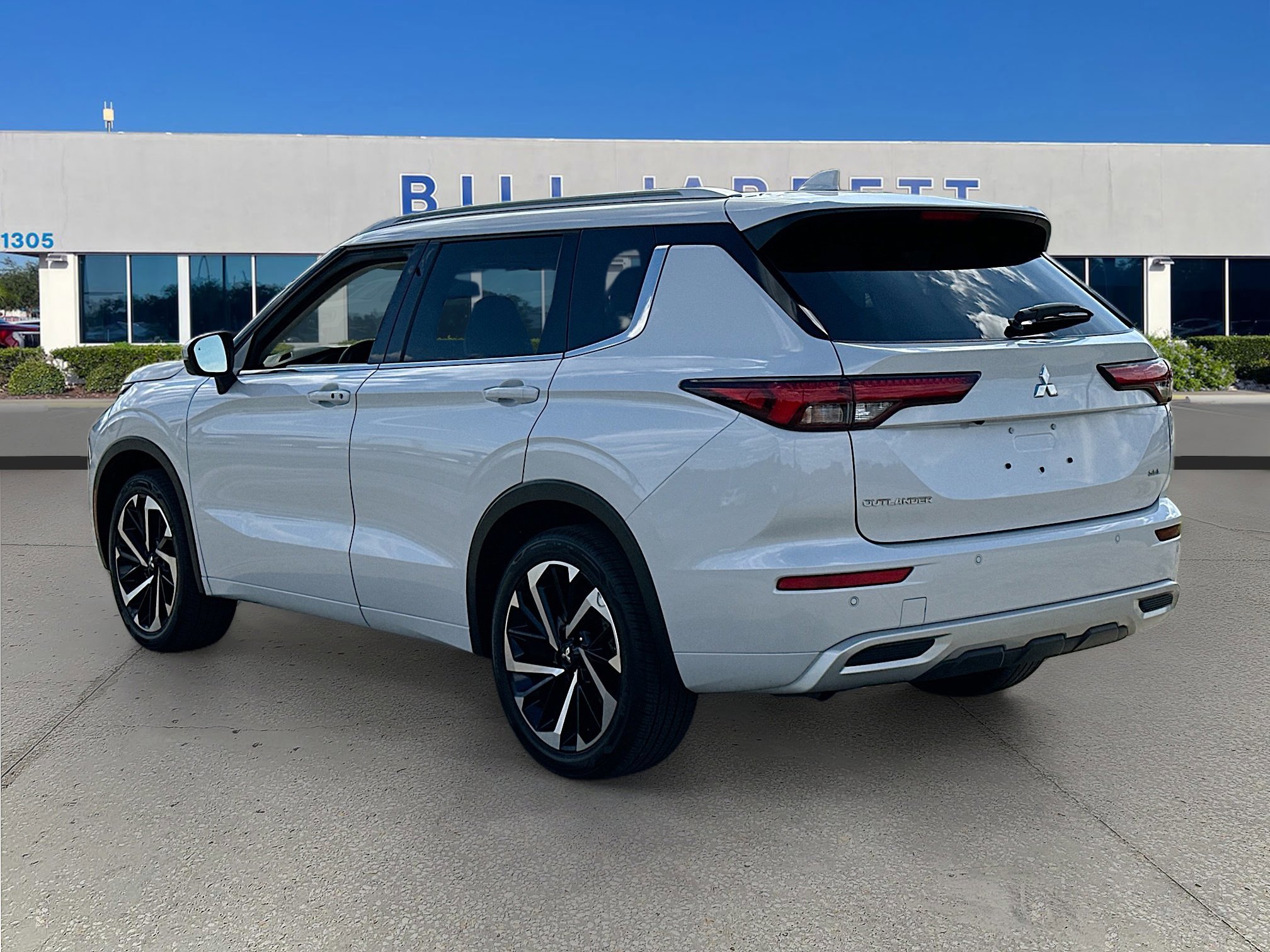 Used 2024 Mitsubishi Outlander SEL Black Edition image 3