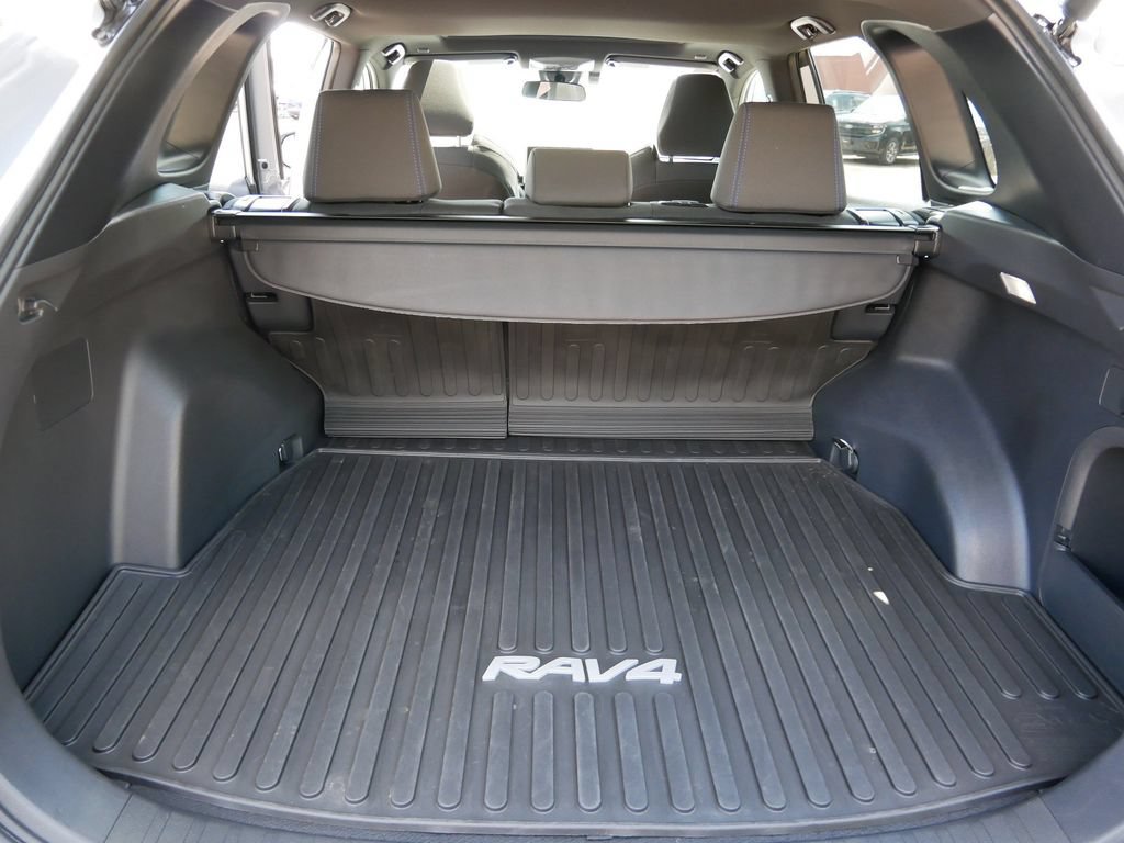 Used 2024 Toyota RAV4 SE w/ Convenience Package AWD/4WD image 10