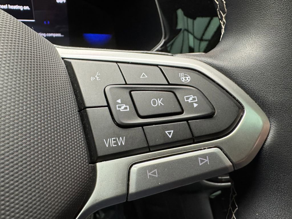 Used 2023 Volkswagen Taos SE w/ Panoramic Sunroof Package AWD/4WD image 16