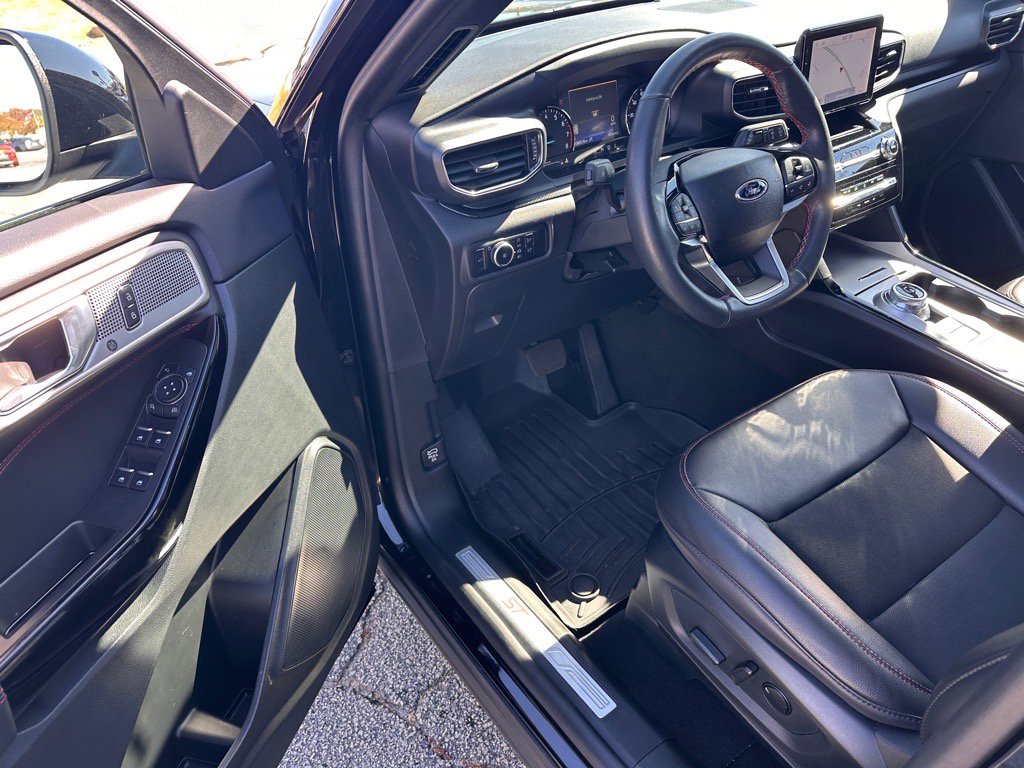 Certified 2024 Ford Explorer ST-Line w/ Class IV Trailer Tow Package image 9