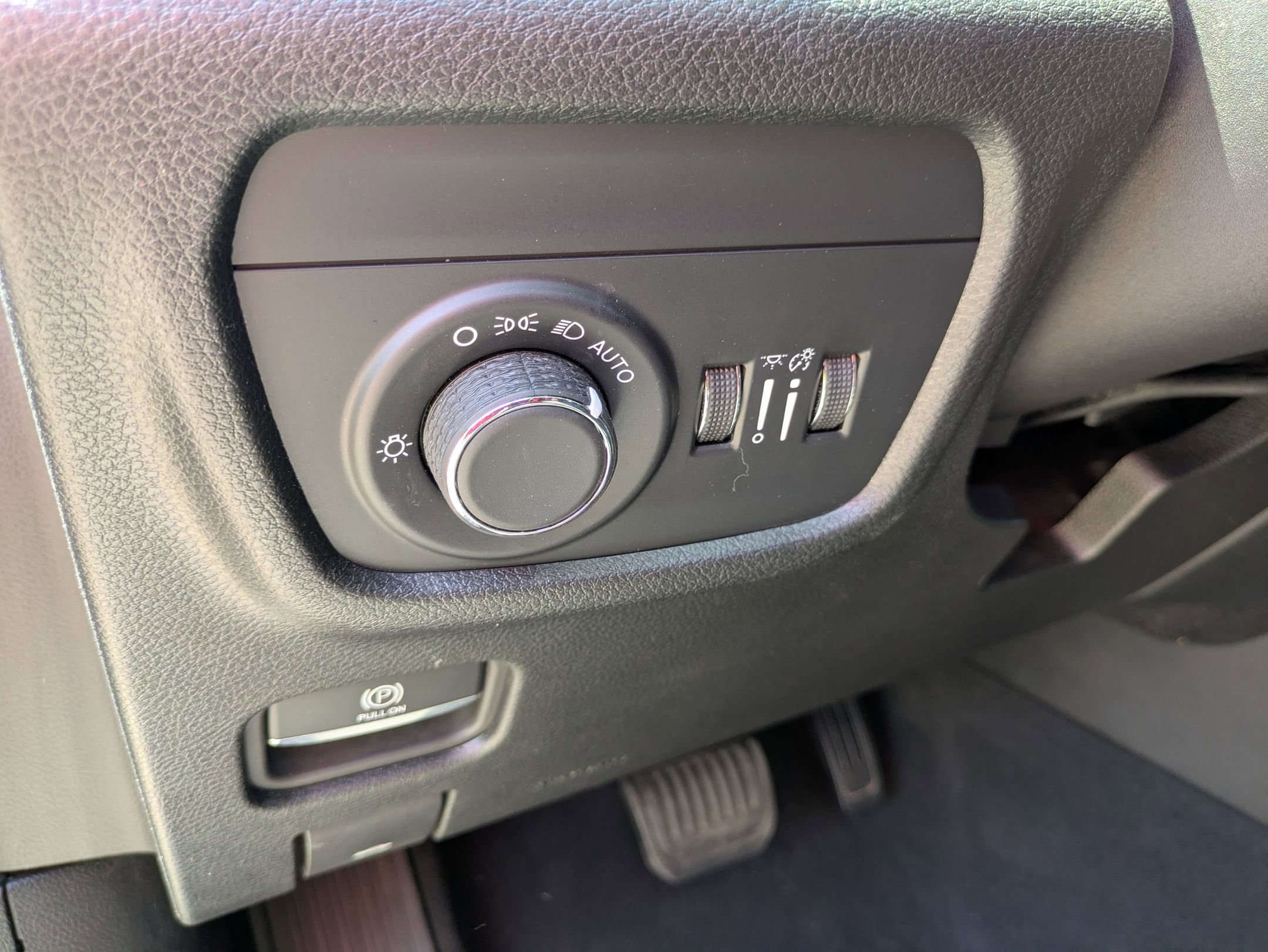 Used 2024 Jeep Grand Cherokee L Laredo w/ Luxury Tech Group I RWD image 17
