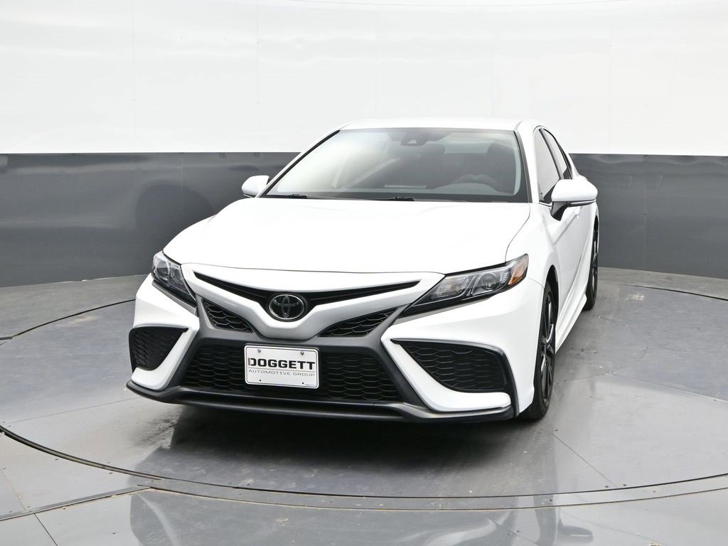 Used 2023 Toyota Camry SE image 9