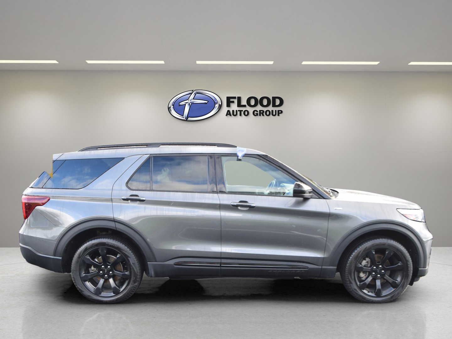 Certified 2024 Ford Explorer ST-Line w/ Class IV Trailer Tow Package image 3